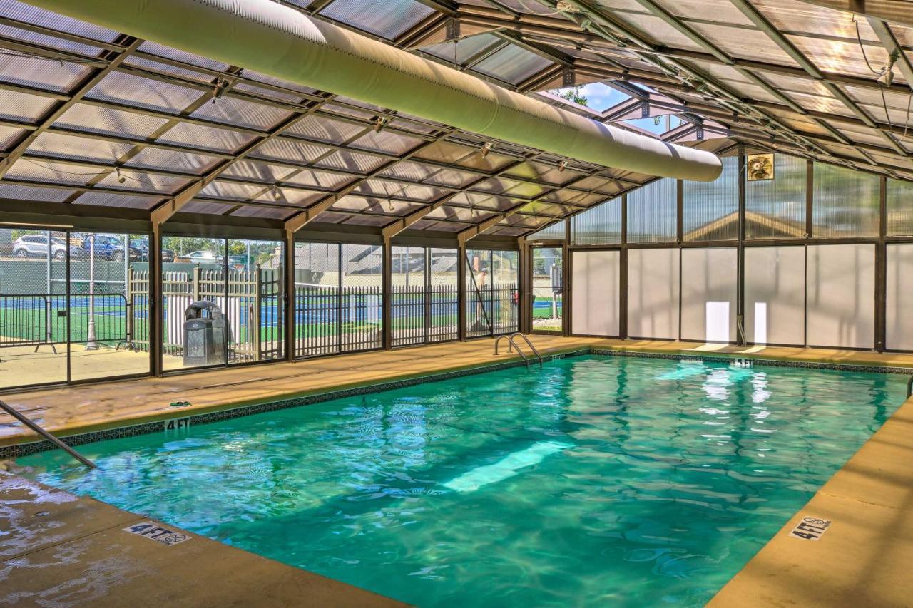 Apartmán Pet-Friendly Branson Retreat With Pool And Golf Access Exteriér fotografie